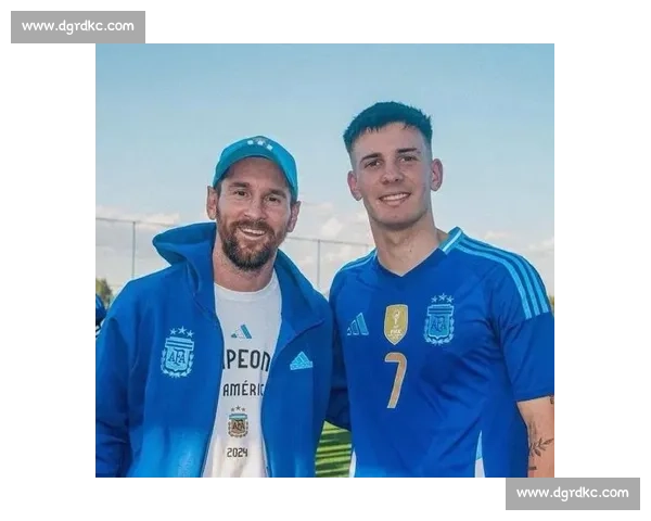 帕雷德斯盛赞马斯坦托诺：17 岁天才中场的全能表现令人惊叹