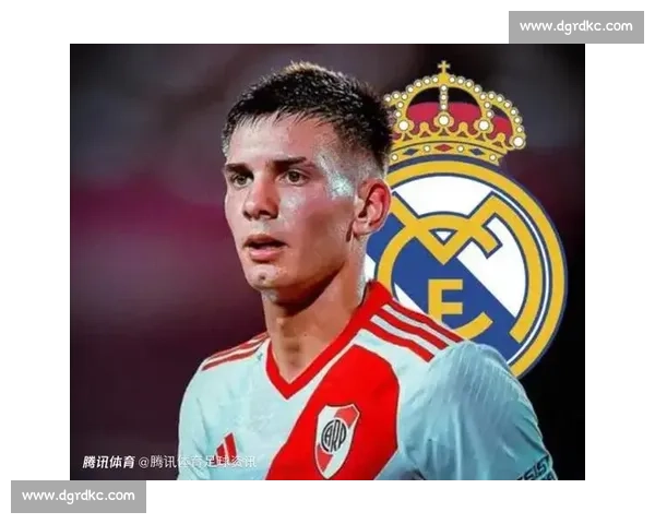 德米凯利斯神预言成真!马斯坦托诺 6320 万欧加盟皇马,17 岁天才开启伯纳乌之旅 德米凯利斯神预言成真!马斯坦托诺 6320 万欧加盟皇马,17 岁天才开启伯纳乌之旅