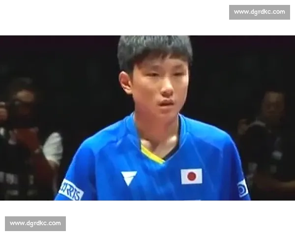 王楚钦笑对互动丢分!1-0 呼喊点燃胜负欲,国乒顶流上演反差萌 王楚钦笑对互动丢分!1-0 呼喊点燃胜负欲,国乒顶流上演反差萌